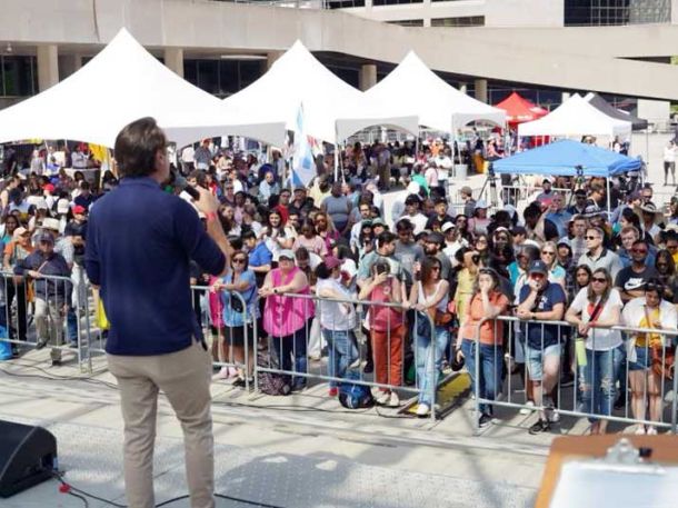 ¡20 000 fieles en Toronto!